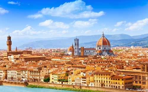 Tour in autobus turistico di Firenze Autobus panoramico davanti al Duomo di Firenze