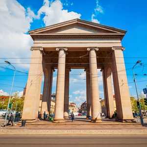 Scopri Milano con i tour hop-on hop-off – Visita su misura nel 2026 Esplora Milano al tuo ritmo con i tour hop-on hop-off – Vista panoramica, audio guide e fermate illimitate nel 2026